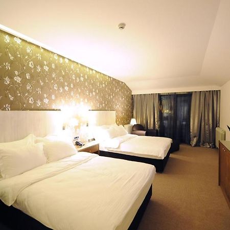Hotel 1000 Ruza Белград Екстериор снимка