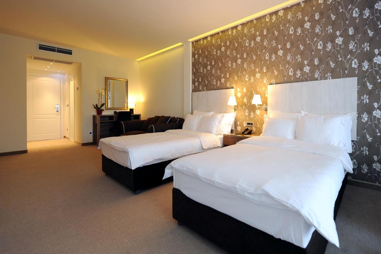 Hotel 1000 Ruza Белград Екстериор снимка