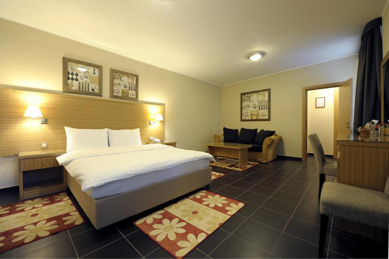Hotel 1000 Ruza Белград Екстериор снимка