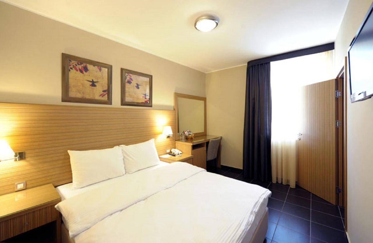 Hotel 1000 Ruza Белград Екстериор снимка