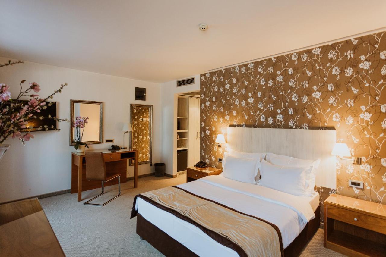 Hotel 1000 Ruza Белград Екстериор снимка