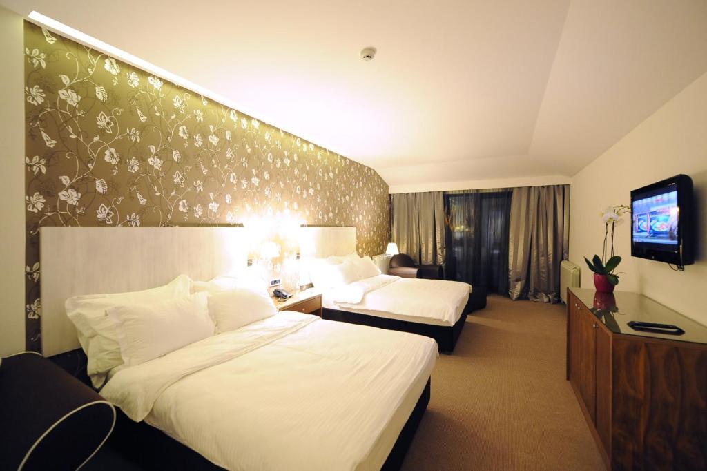 Hotel 1000 Ruza Белград Екстериор снимка