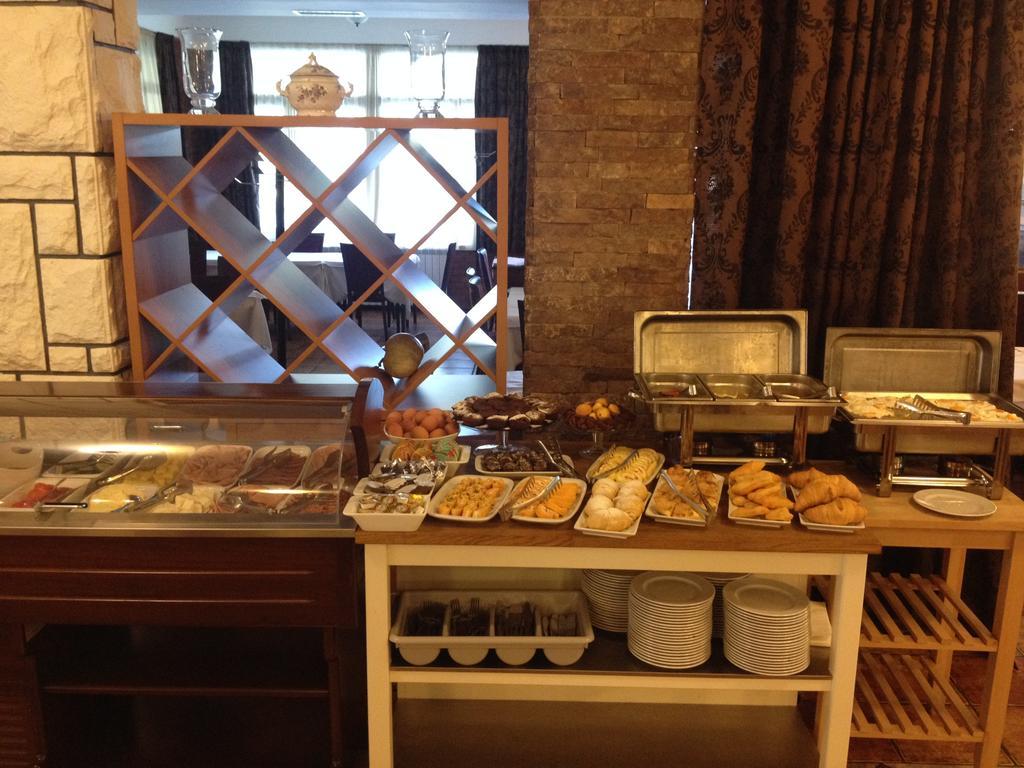 Hotel 1000 Ruza Белград Екстериор снимка
