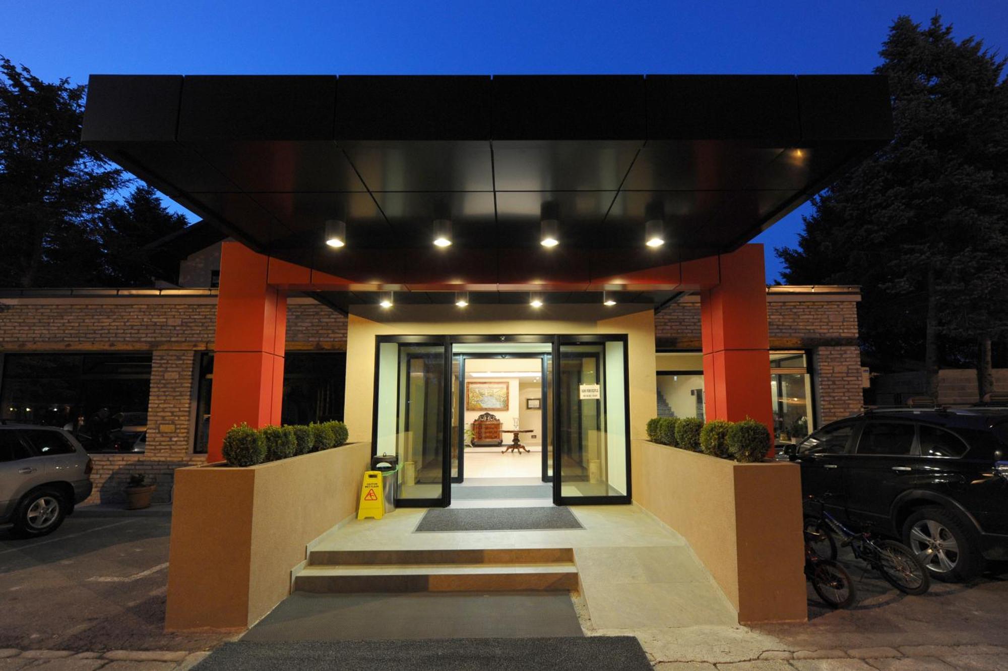 Hotel 1000 Ruza Белград Екстериор снимка