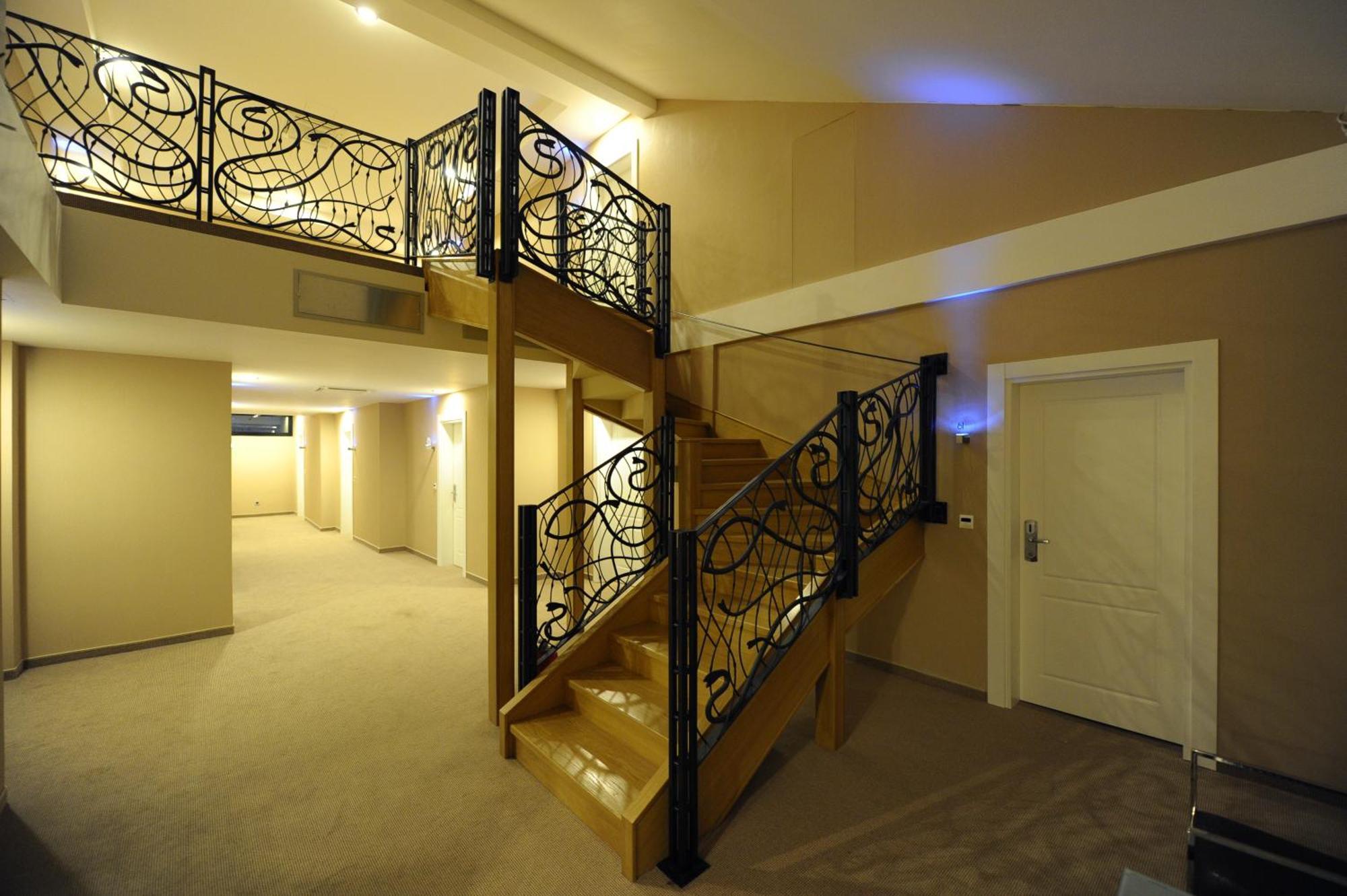 Hotel 1000 Ruza Белград Екстериор снимка