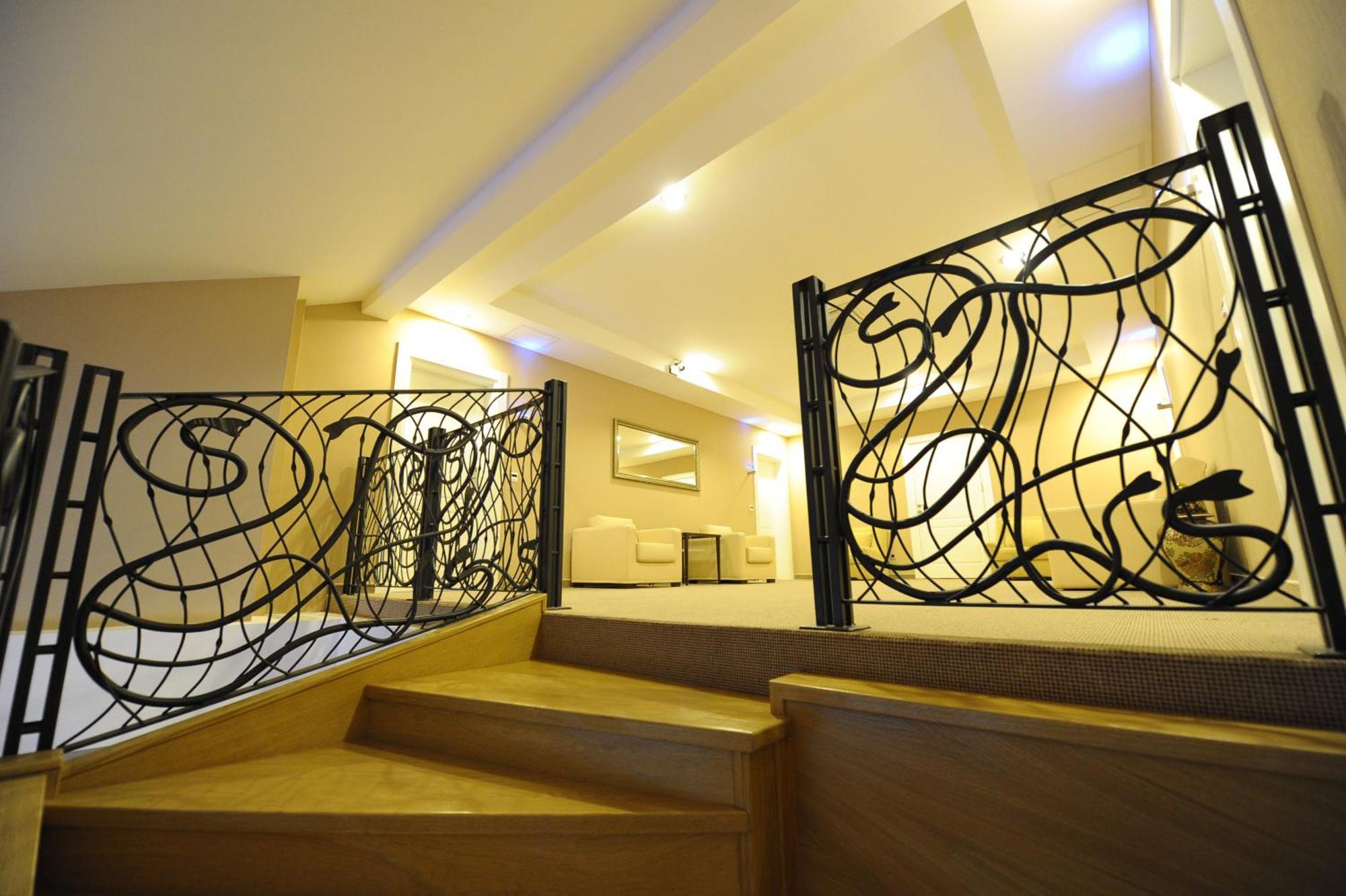 Hotel 1000 Ruza Белград Екстериор снимка