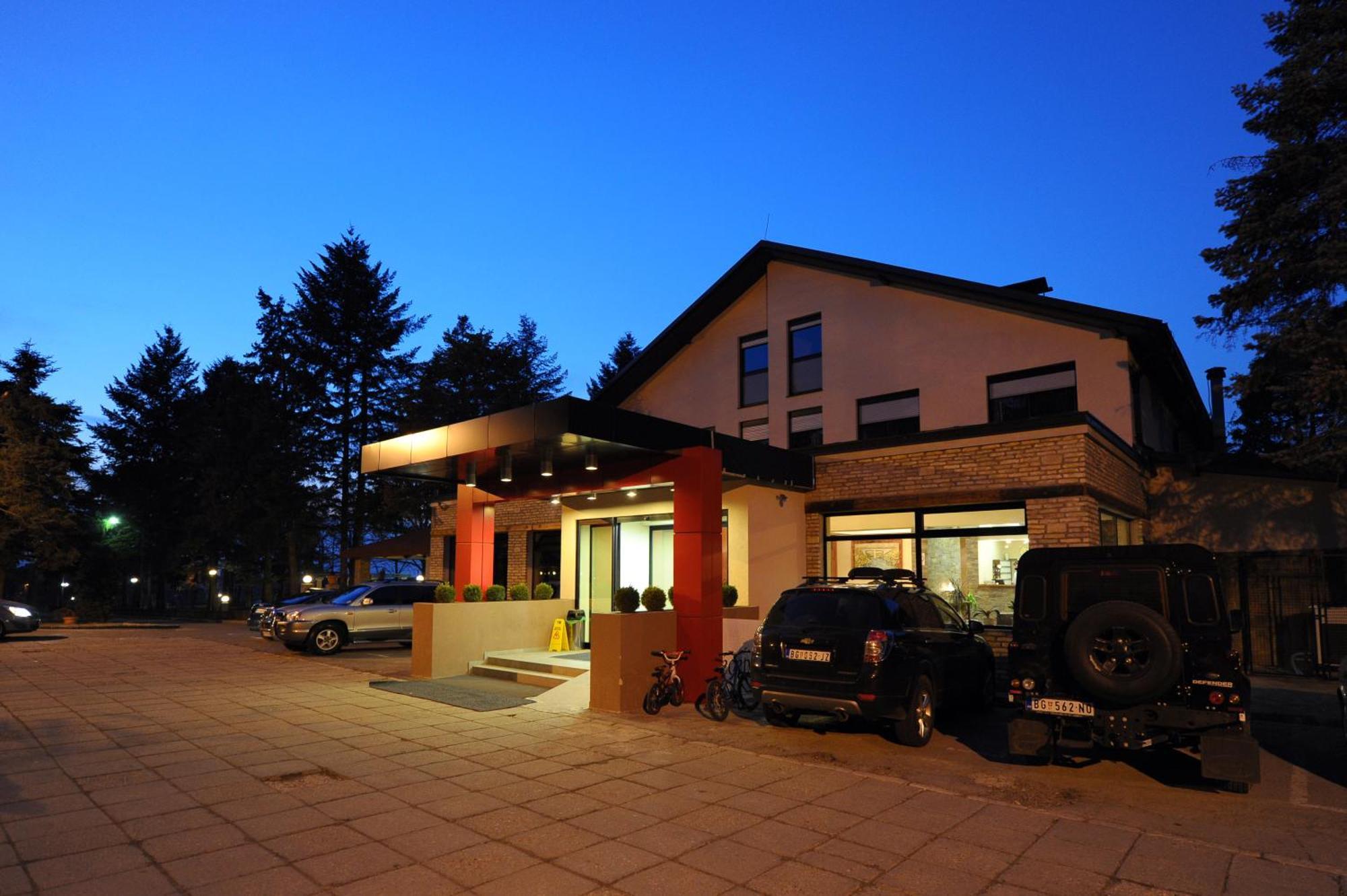 Hotel 1000 Ruza Белград Екстериор снимка