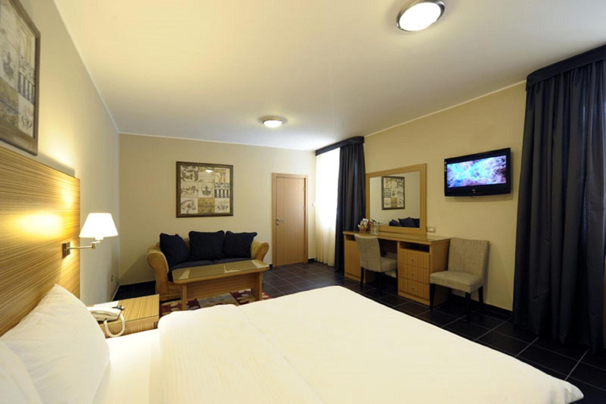 Hotel 1000 Ruza Белград Стая снимка