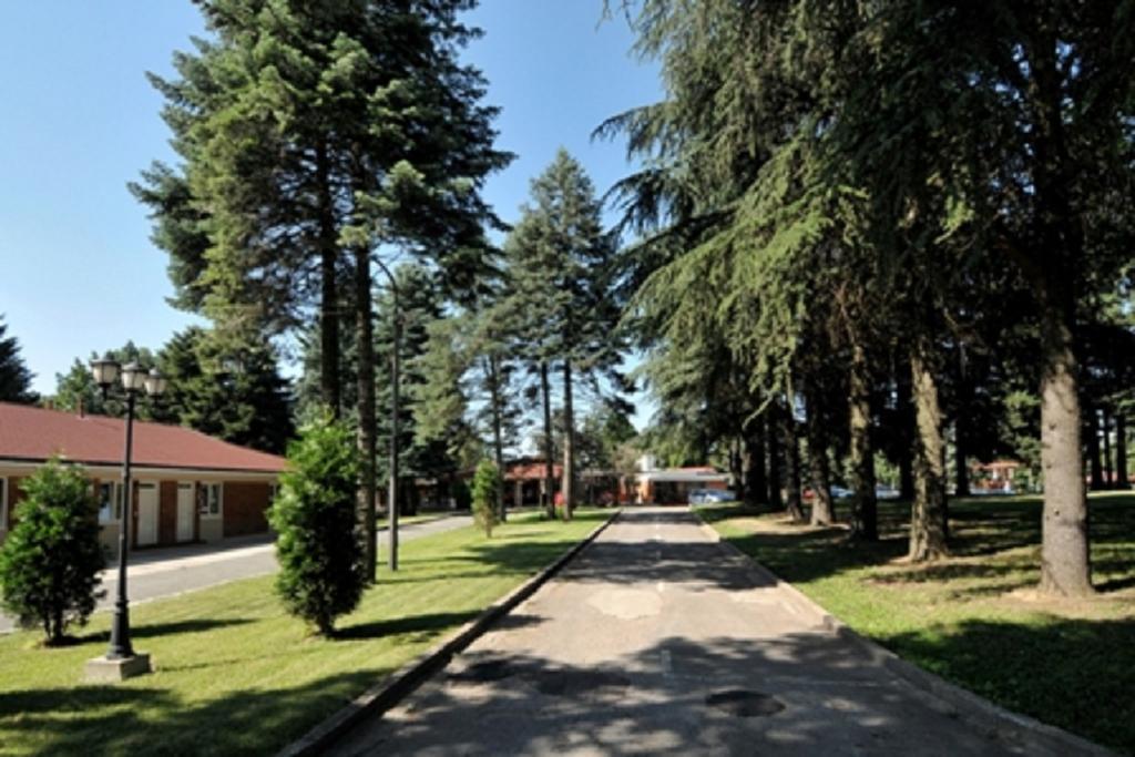 Hotel 1000 Ruza Белград Екстериор снимка