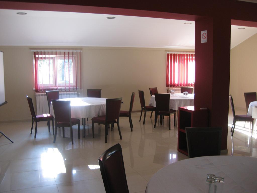 Hotel 1000 Ruza Белград Екстериор снимка