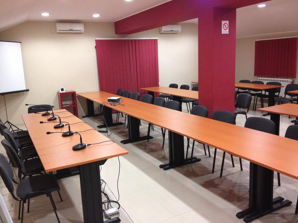 Hotel 1000 Ruza Белград Екстериор снимка