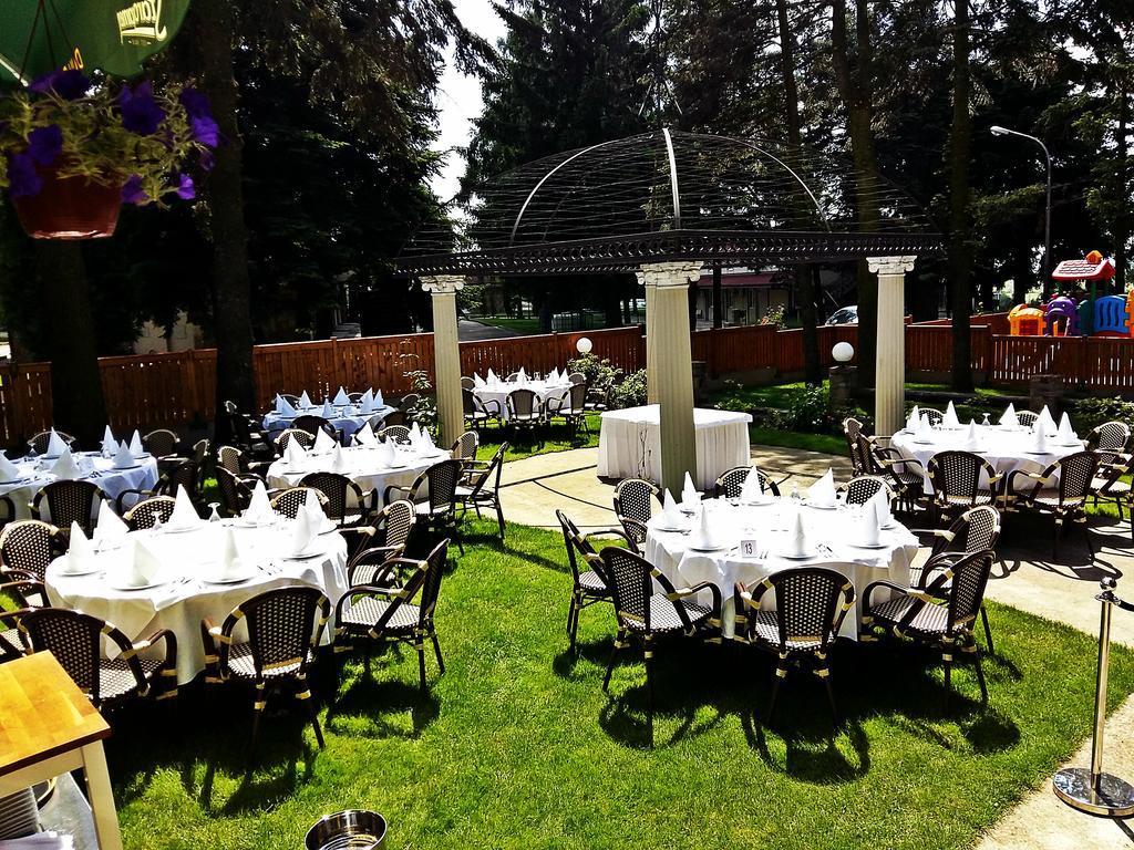 Hotel 1000 Ruza Белград Екстериор снимка