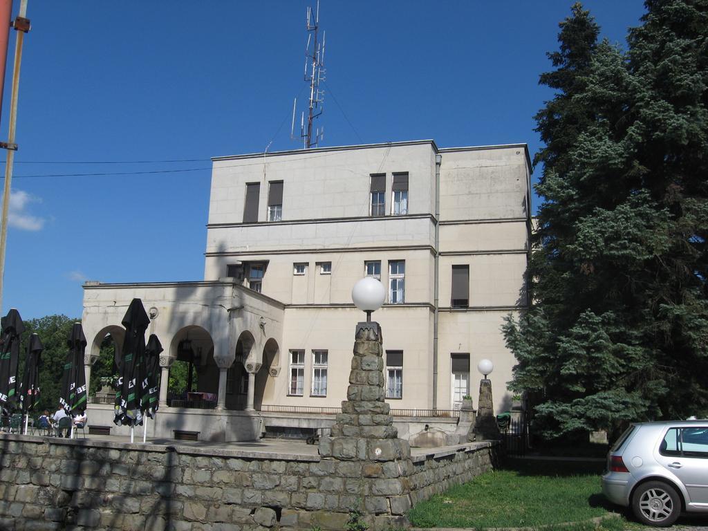 Hotel 1000 Ruza Белград Екстериор снимка