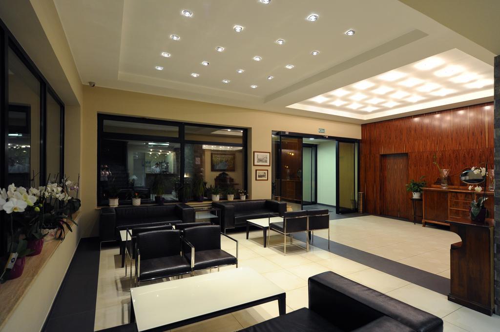 Hotel 1000 Ruza Белград Екстериор снимка
